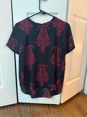 Women's XS LOFT Lightweight Navy Blouse with Pink Floral Outline